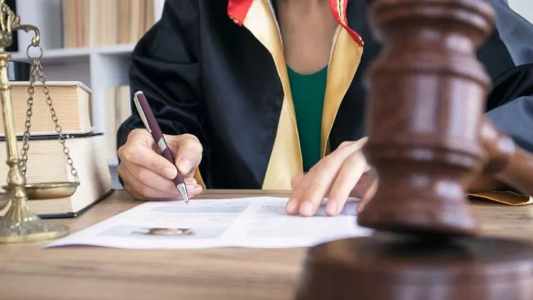 Çekişmeli Boşanmada Velayet Hangi Durumlarda Babaya Verilir